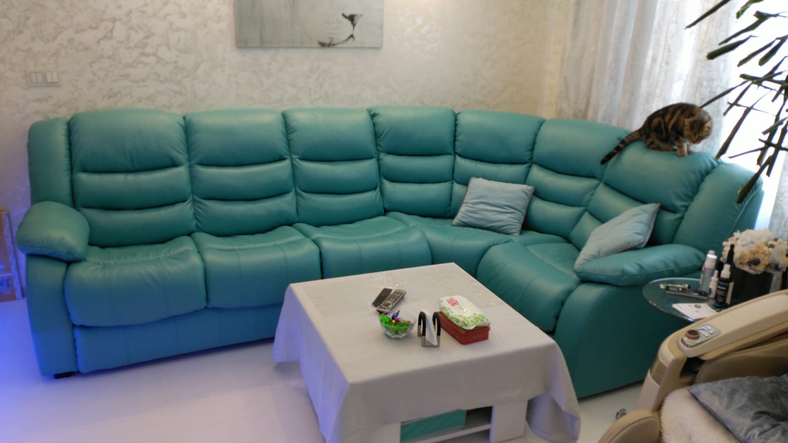 Перетяжка дивана на дому. Невский проспект